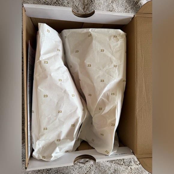 Nike Women Air Jordan 1 Lows NWT - Picture 7 of 11